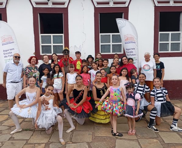 Governo de Goiás oferece 434 vagas gratuitas para cursos de Teatro e Violão em sete municípios