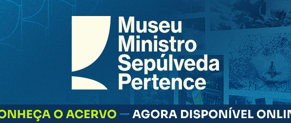 Card na cor azul com a logo do Museu Sepúlveda Pertence e o texto