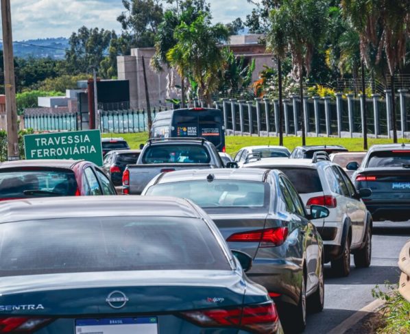carros nas ruas